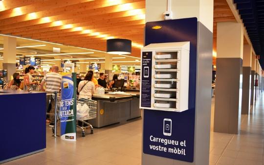 El Grup Bon Preu incorpora carregadors de mòbils gratuïts als seus supermercats